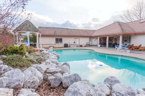 6317 Carmel Dr, Redding, CA 96003 photo 17