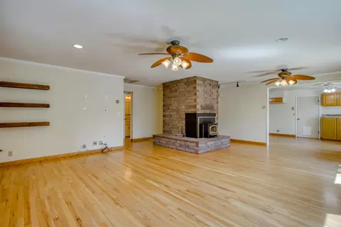 6974 Sacramento Dr, Redding, CA 96001 photo 4