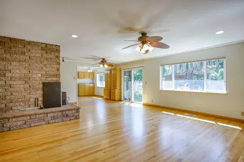 6974 Sacramento Dr, Redding, CA 96001 photo 5