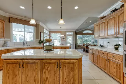 4636 St Charles Dr, Redding, CA 96002 photo 6