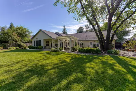4636 St Charles Dr, Redding, CA 96002 photo 2
