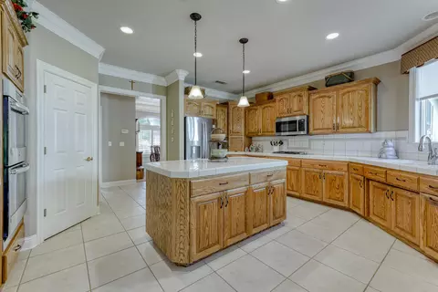 4636 St Charles Dr, Redding, CA 96002 photo 4