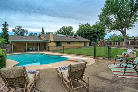7194 Granada Dr, Redding, CA 96002 photo 1