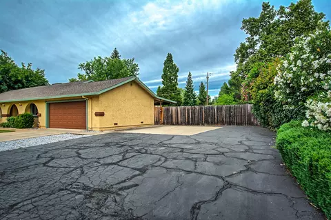 7194 Granada Dr, Redding, CA 96002 photo 5