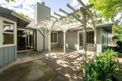 6560 Creekside St, Redding, CA 96001 photo 2