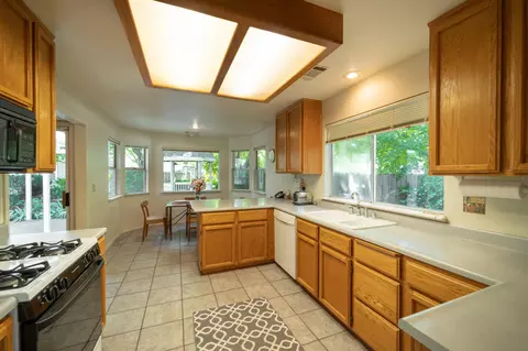 6560 Creekside St, Redding, CA 96001 photo 5