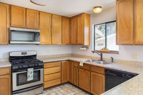 1641 Bechelli Ln, Redding, CA 96002 photo 10