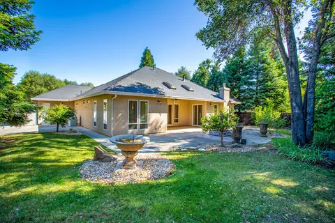 4880 Clark River Dr, Redding, CA 96002 photo 2