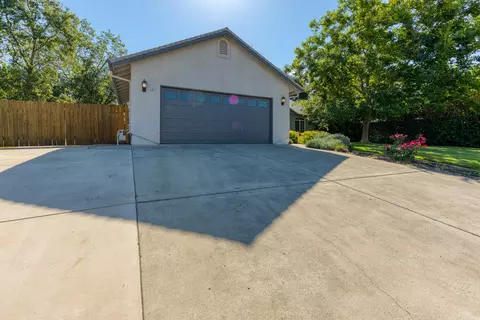 3461 Meridian Dr, Redding, CA 96002 photo 2