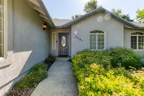 3461 Meridian Dr, Redding, CA 96002 photo 3