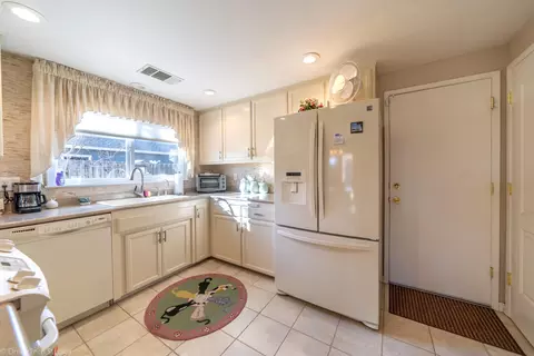 475 Woodhill Dr, Redding, CA 96003 photo 9