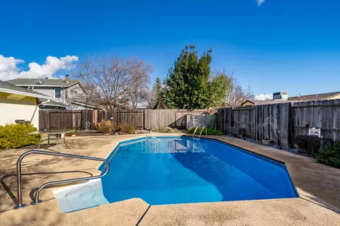 475 Woodhill Dr, Redding, CA 96003 photo 19