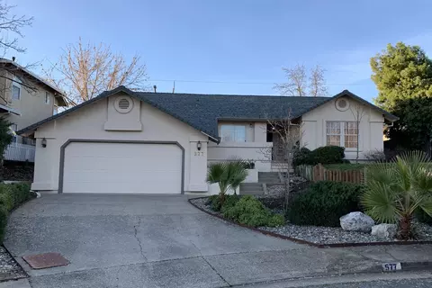 577 Martinique Cir, Redding, CA 96003 photo 1