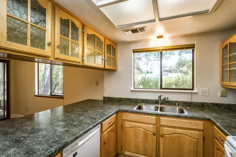 895 Oakmont Dr, Redding, CA 96003 photo 9