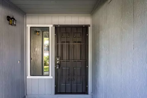 895 Oakmont Dr, Redding, CA 96003 photo 3