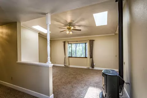 895 Oakmont Dr, Redding, CA 96003 photo 4