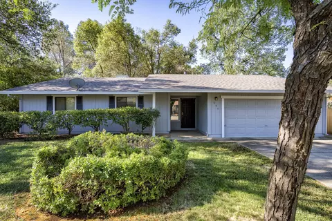 895 Oakmont Dr, Redding, CA 96003 photo 1