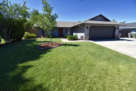 2543 Dewberry Dr, Redding, CA 96003 photo 1