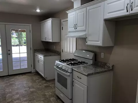 2435 Beverly Dr, Redding, CA 96002 photo 8
