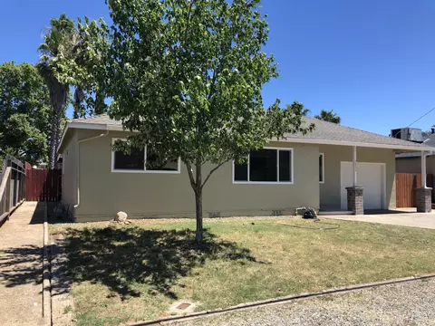 2435 Beverly Dr, Redding, CA 96002 photo 2