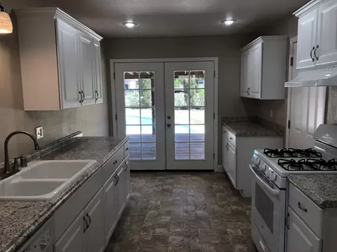 2435 Beverly Dr, Redding, CA 96002 photo 7