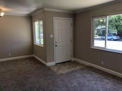 2435 Beverly Dr, Redding, CA 96002 photo 3