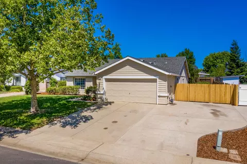 2130 Hemingway St, Redding, CA 96003 photo 3