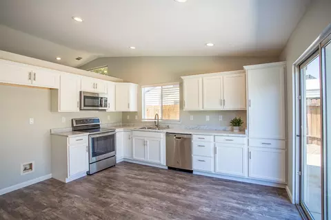 2130 Hemingway St, Redding, CA 96003 photo 8