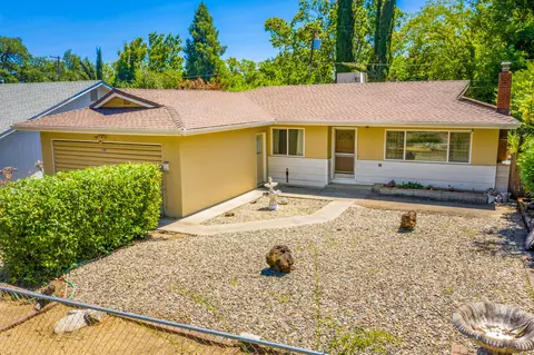 1587 Benton Dr, Redding, CA 96003 photo 2