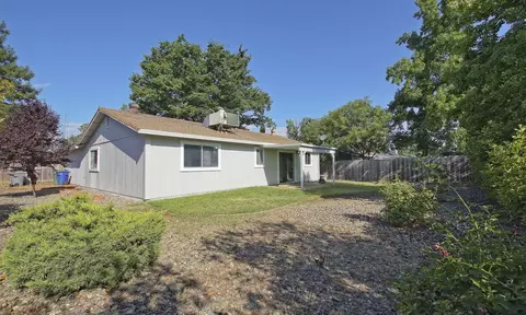 3847 Sunwood Dr, Redding, CA 96002 photo 2