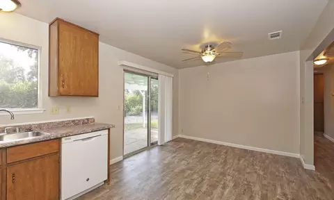 3847 Sunwood Dr, Redding, CA 96002 photo 4