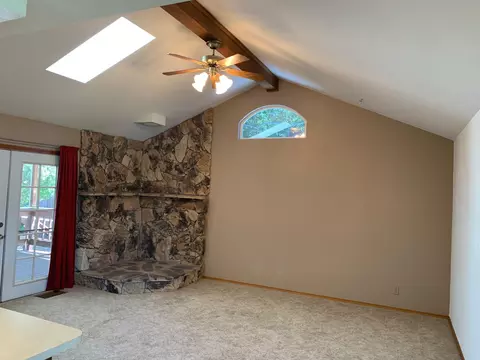 1904 Breckenwood Dr, Redding, CA 96002 photo 3
