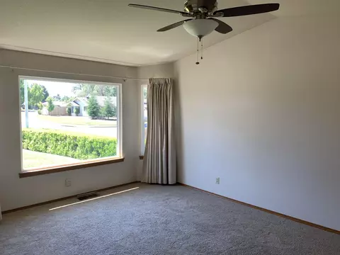 1904 Breckenwood Dr, Redding, CA 96002 photo 2