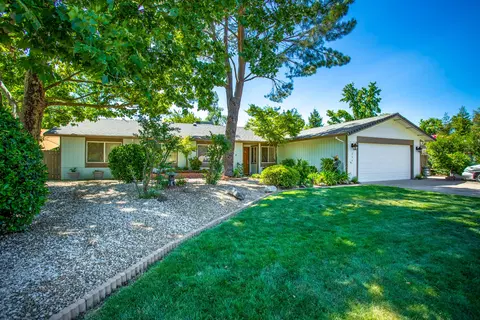254 Aquamarine Way, Redding, CA 96003 photo 1