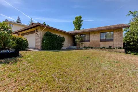 3811 Cal Ore Dr, Redding, CA 96001 photo 4