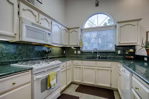 555 Reddington Dr, Redding, CA 96003 photo 11