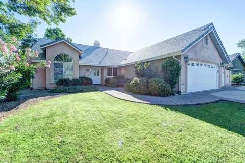 555 Reddington Dr, Redding, CA 96003 photo 2