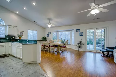 555 Reddington Dr, Redding, CA 96003 photo 9