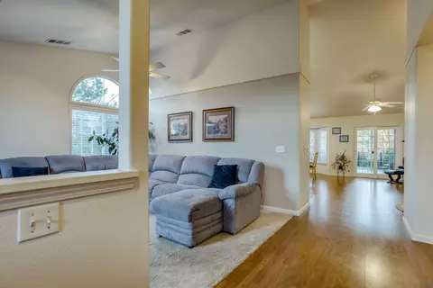 555 Reddington Dr, Redding, CA 96003 photo 4