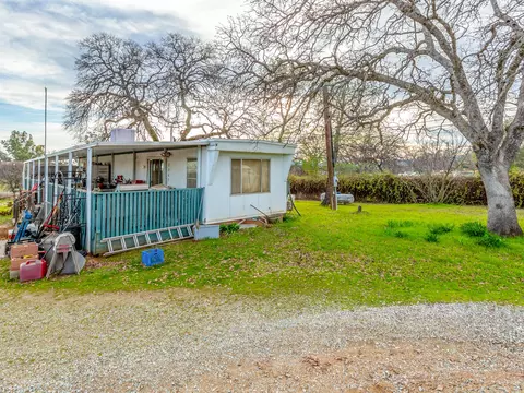 2267 Dawn Ln, Redding, CA 96003 photo 3