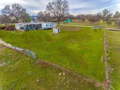 2267 Dawn Ln, Redding, CA 96003 photo 4