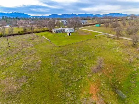 2267 Dawn Ln, Redding, CA 96003 photo 10