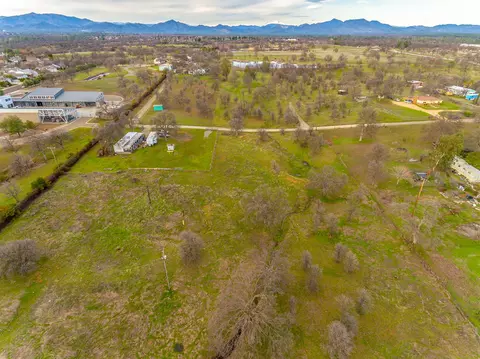 2267 Dawn Ln, Redding, CA 96003 photo 8