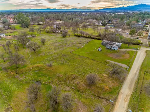 2267 Dawn Ln, Redding, CA 96003 photo 9