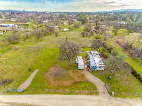 2267 Dawn Ln, Redding, CA 96003 photo 5