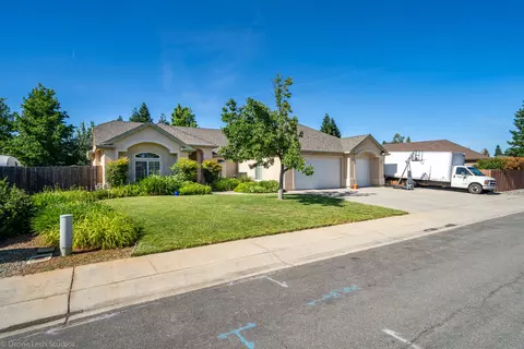 2854 Madison River Dr, Redding, CA 96002 photo 4