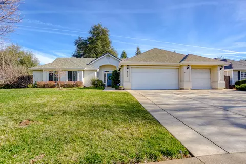 4517 Blue Creek Dr, Redding, CA 96002 photo 1