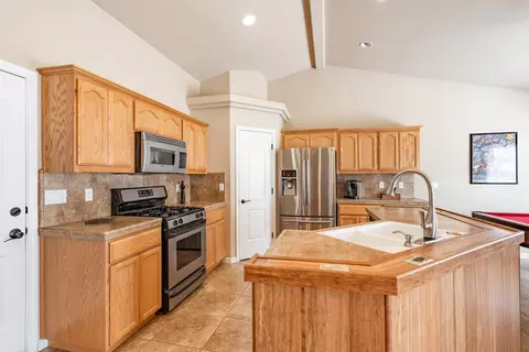 611 Valleybrook Dr, Redding, CA 96003 photo 3