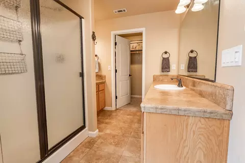 611 Valleybrook Dr, Redding, CA 96003 photo 11