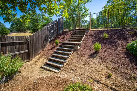 611 Valleybrook Dr, Redding, CA 96003 photo 19